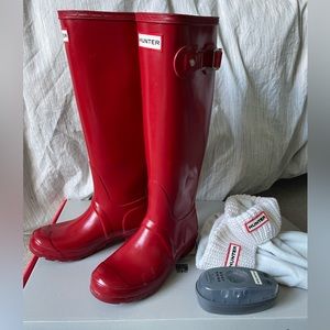 Tall red Hunter boots with knitted socks + boot shine. Women Size US 4M/5F